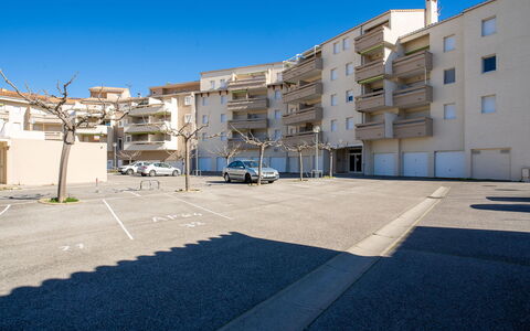 Terrasse du Soleil: Proprietà, Blu, Zona Residenziale, Architettura, Costruzione, Cittadina, Cielo, Quartiere, Appartamento, Insediamento Umano