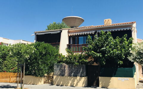 Saint Patrick: Proprietà, Casa, Architettura, Immobiliare, Costruzione, Casa, Zona Residenziale, Albero, Quartiere, Proprietà Del Materiale