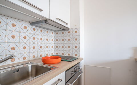 Saint Patrick: Proprietà, Arancia, Camera, Mobilia, Cucina, Piastrella, Casa, Controsoffitto, Interior Design, Cabinetry