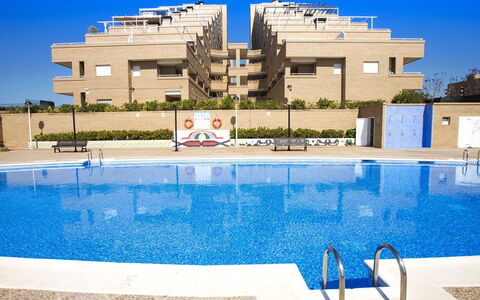 Jardin: Acqua, Cielo, Costruzione, Blu, Piscina, Azzurro, Shade, Condominio, Tempo Libero, Mobili Da Esterno