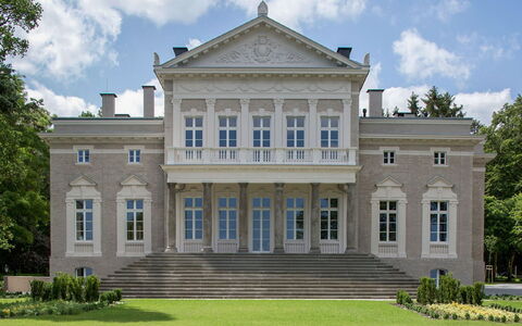 Manowce Palace: Estate, Dimora, Prato, Una Casa Maestosa, Architettura Classica, Villa, Giardino, Landscaping, Palazzo, Modanatura