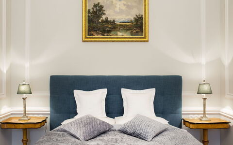 Manowce Palace: Mobilia, Interior Design, Camera Da Letto, Letto, Bedding, Pavimento, Legna, Pavimentazione, Lenzuolo, Camera