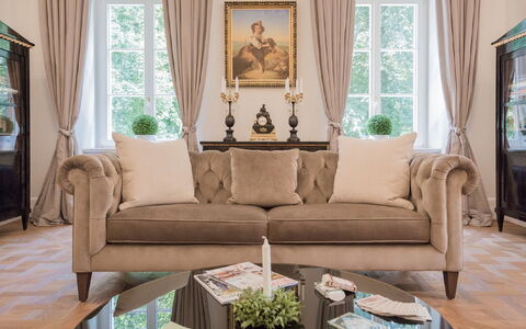 Manowce Palace: Mobilia, Interior Design, Legna, Pavimentazione, Pavimento, Divano, Tavolo, Illuminazione, Soggiorno, Marrone