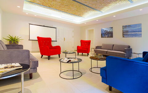 Manowce Palace: Mobilia, Interior Design, Soffitto, Pavimentazione, Pavimento, Illuminazione, Tavolo, Divano, Camera, Soggiorno