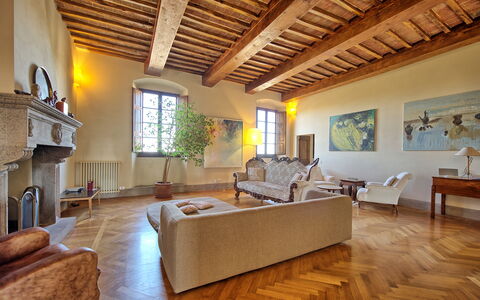 Palazzo Del Capitano: Proprietà, Soggiorno, Costruzione, Camera, Interior Design, Mobilia, Soffitto, Casa, Estate, Pavimento In Legno