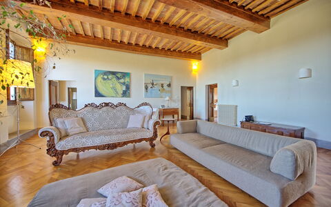 Palazzo Del Capitano: Proprietà, Camera, Mobilia, Costruzione, Interior Design, Immobiliare, Casa, Soggiorno, Casa, Camera Da Letto