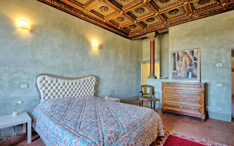 Palazzo Del Capitano: Camera Da Letto, Camera, Proprietà, Mobilia, Letto, Lenzuolo, Interior Design, Costruzione, Telaio Del Letto, Parete