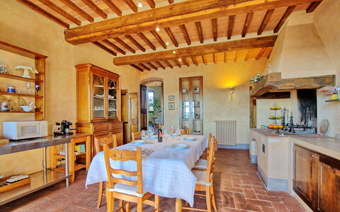 Palazzo Del Capitano: Proprietà, Camera, Costruzione, Mobilia, Casa, Immobiliare, Interior Design, Soffitto, Cucina, Estate