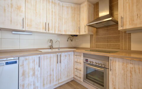 Dénia 479: Controsoffitto, Proprietà, Cabinetry, Camera, Cucina, Mobilia, Interior Design, Pavimento, Costruzione, Casa
