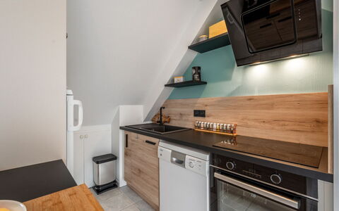Quiberon 123: Cabinetry, Costruzione, Proprietà, Mobilia, Controsoffitto, Cassetto, Legna, Interior Design, Cucina, Pavimentazione