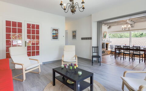 Saint Palais sur Mer 148: Camera, Proprietà, Mobilia, Interior Design, Costruzione, Soggiorno, Immobiliare, Sala Da Pranzo, Casa, Tavolo