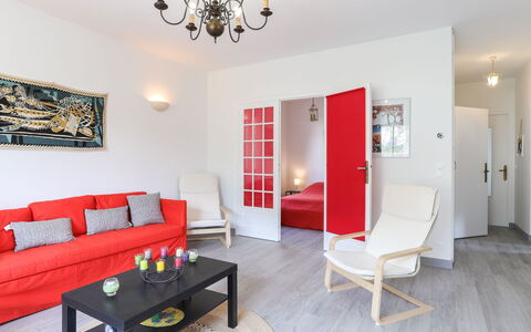 Saint Palais sur Mer 148: Camera, Proprietà, Interior Design, Mobilia, Soggiorno, Costruzione, Soffitto, Casa, Tavolo, Pavimento