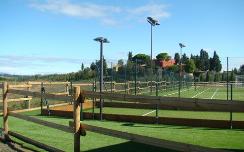 Tenuta Cambiano: Stabilimento Sportivo, Cielo, Erba, Albero, Tempo Libero, Paesaggio, Recinzione, Area Rurale, Lotto, Nube