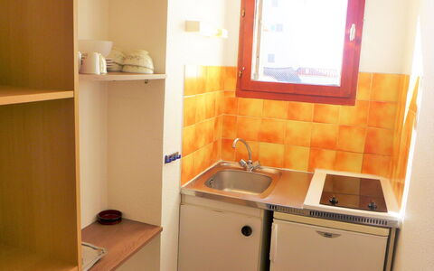 Pleine Vue sur Mer: Camera, Proprietà, Lavello, Mobilia, Bagno, Arancia, Pavimento, Interior Design, Casa, Cucina
