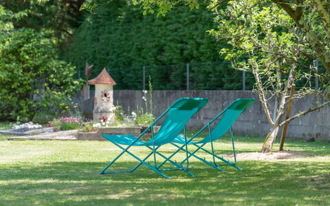 Coët a Tous: Mobili Da Esterno, Prato, Verde, Erba, Mobilia, Albero, Cortile, Tempo Libero, Backyard, Tavolo