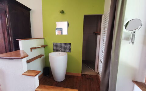 Le Patio: Idraulico Fixture, Legna, Bagno, Gabinetto, Pavimentazione, Pavimento, Porta, Toilet Seat, Latifoglie
