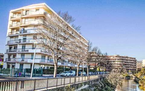 Cagnes-Sur-Mer 137: Giorno, Costruzione, Appartamento, Città, Quartiere, Zona Residenziale, Condominio, Area Metropolitana, Edificio Commerciale
