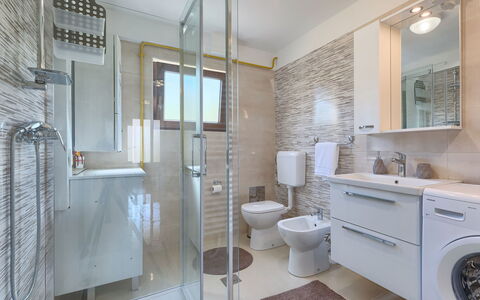 Meden: Specchio, Idraulico Fixture, Rubinetto, Lavello, Mobiletto Del Bagno, Costruzione, Soffione Doccia, Bagno, Lavandino Del Bagno, Doccia Bar