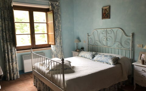 Beautiful Stone Country Villa: Letto, Camera Da Letto, Mobilia, Camera, Proprietà, Telaio Del Letto, Pavimento, Interior Design, Lenzuolo, Materasso