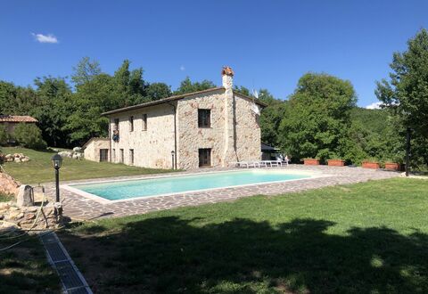 Beautiful Stone Country Villa: Cielo, Pianta, Albero, Lotto, Shade, Erba, Tempo Libero, Ricreazione, Costruzione, Paesaggio