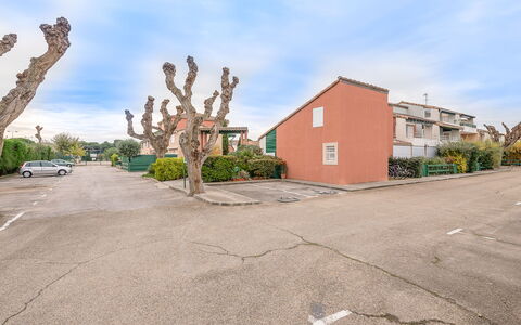 Bastide de L'Olivier: Nube, Cielo, Pianta, Costruzione, Albero, Lotto, Manto Stradale, Casa, Asfalto, Quartiere