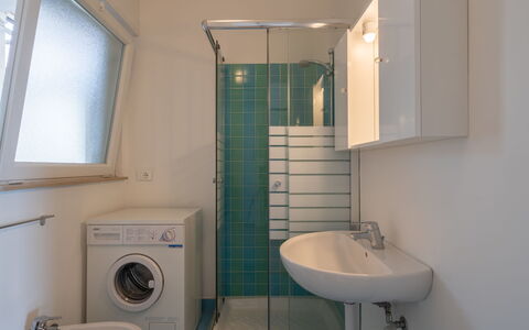 Terrazzo sul Mare: Bagno, Camera, Proprietà, Gabinetto, Idraulico Fixture, Piastrella, Toilet Seat, Bagno Accessorio, Architettura, Lavanderia