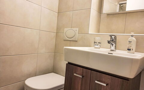 Magadino 75: Bagno, Lavandino Del Bagno, Idraulico Fixture, Pavimentazione, Interior Design, Lavello, Pavimento, Gabinetto, Idraulico, Rubinetto