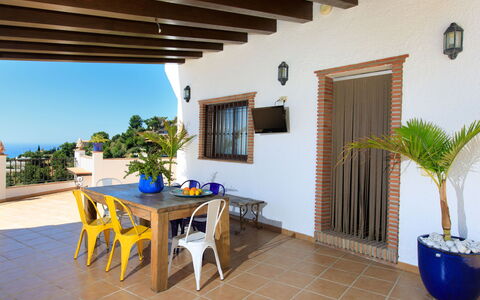 Ariadna: Proprietà, Costruzione, Camera, Casa, Immobiliare, Mobilia, Villa, Interior Design, Appartamento, Tavolo
