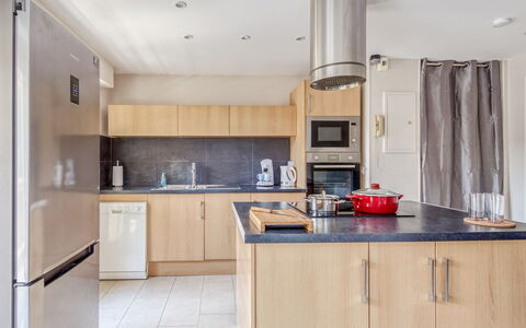 Les Jardins de Phebus: Cabinetry, Controsoffitto, Camera, Proprietà, Cucina, Mobilia, Interior Design, Costruzione, Casa, Casa