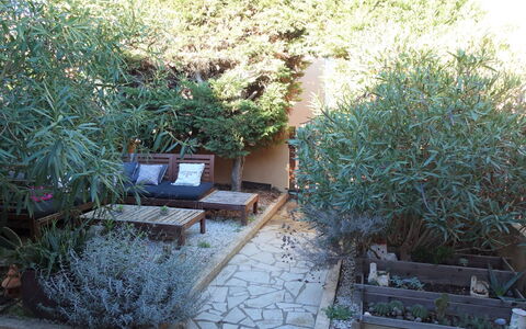 Santa Marina: Pianta, Vegetazione, Paesaggio Naturale, Mobili Da Esterno, Paesaggio, Erba, Arbusto, Manto Stradale, Groundcover, Tinte E Ombre