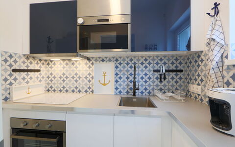 Pixie: Proprietà, Camera, Piastrella, Controsoffitto, Interior Design, Cucina, Cabinetry, Mobilia, Architettura, Bagno