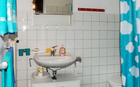 Verzaschina: Specchio, Rubinetto, Lavello, Proprietà, Idraulico Fixture, Lavandino Del Bagno, Blu, Verde, Viola, Bagno