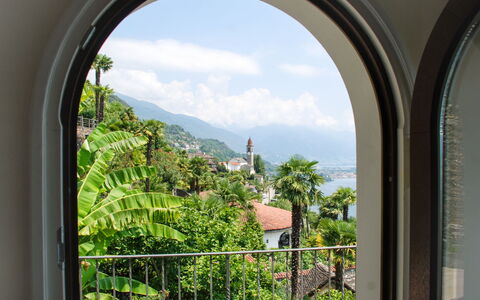 Panorama Lakeview Lago Maggiore: Vegetazione, Arco, Finestra, Architettura, Botanica, Albero, Costruzione, Immobiliare, Casa, Camera