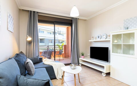 Sunny Tejita: Camera, Soggiorno, Proprietà, Mobilia, Interior Design, Costruzione, Casa, Immobiliare, Pavimento, Giallo