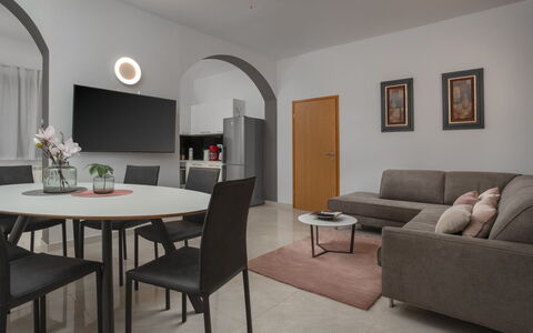 Villa Marina i: Camera, Mobilia, Interior Design, Proprietà, Soggiorno, Soffitto, Pavimento, Tavolo, Tavolino Da Caffè, Costruzione