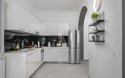 Villa Marina i: Cabinetry, Costruzione, Controsoffitto, Elettrodomestico Da Cucina, Cucina Stufa, Interior Design, Cucina, Automotive Design, Casa