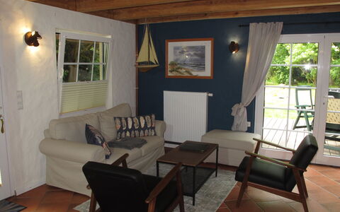 Hühnerhaus: Camera, Proprietà, Mobilia, Costruzione, Soggiorno, Interior Design, Soffitto, Tavolo, Casa, Pavimento