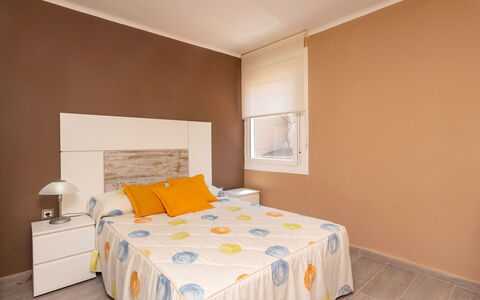 Alda: Camera Da Letto, Camera, Letto, Mobilia, Lenzuolo, Proprietà, Bedding, Telaio Del Letto, Parete, Interior Design