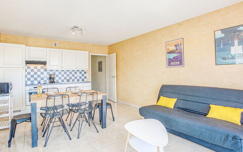 Résidence Ker Eden: Camera, Proprietà, Mobilia, Costruzione, Giallo, Interior Design, Immobiliare, Tavolo, Casa, Pavimento