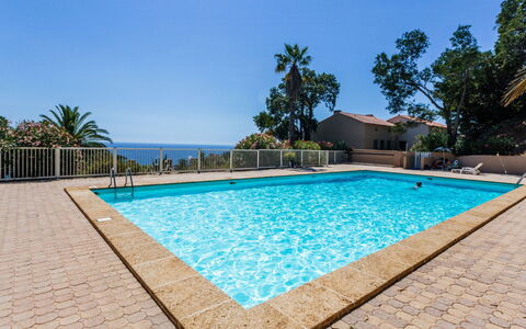 Le Paradou: Acqua, Cielo, Pianta, Piscina, Azzurro, Rettangolo, Albero, Shade, Aqua, Materiale Composito
