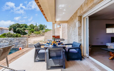 Villa Belios: Mobilia, Nube, Cielo, Tavolo, Azzurro, Legna, Pianta Della Casa, Architettura, Interior Design, Soggiorno