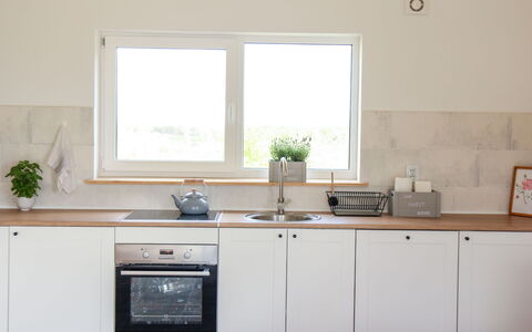 Dom Przy Cisowym Jarze: Cabinetry, Controsoffitto, Costruzione, Lavandino Della Cucina, Rubinetto, Pianta, Proprietà, Finestra, Cucina, Cucina Stufa