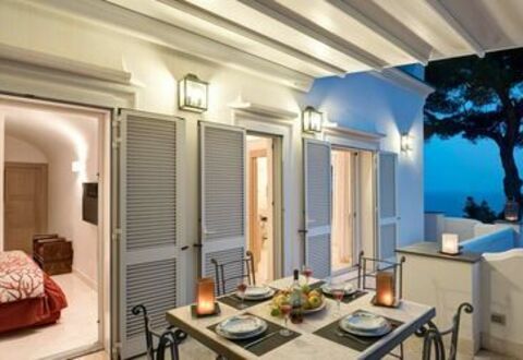 Villa Marina Little Beach: Tavolo, Mobilia, Proprietà, Costruzione, Legna, Finestra, Arancia, Illuminazione, Interior Design, Pavimento