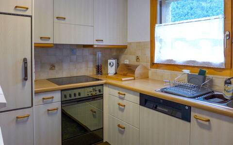 Allmi: Lavandino Della Cucina, Cabinetry, Proprietà, Lavello, Controsoffitto, Finestra, Cucina Stufa, Elettrodomestico Da Cucina, Cucina, Elettrodomestico