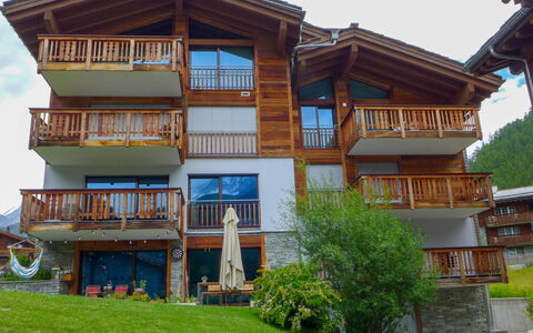 Dione: Proprietà, Casa, Costruzione, Casa, Architettura, Immobiliare, Estate, Balcone, Zona Residenziale, Facciata