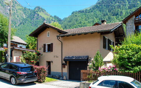 La Casina: Veicolo, Auto, Proprietà, Casa, Cittadina, Trasporto, City Car, Zona Residenziale, Costruzione