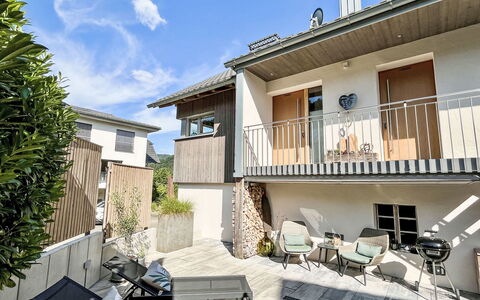 Hofstetten 650: Zona Residenziale, Casa, Casa, Tetto, Porta, Materiale Composito, Portico, Balcone, Estate, Villetta