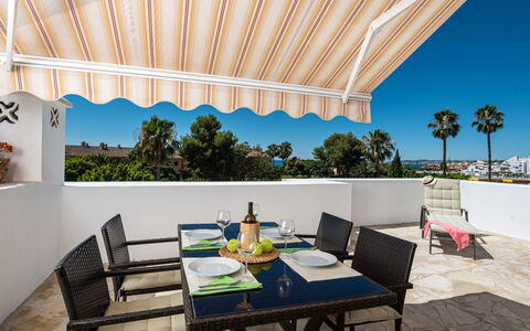 Sol de Estepona: Proprietà, Camera, Casa, Costruzione, Interior Design, Immobiliare, Mobilia, Tavolo, Casa, Cielo