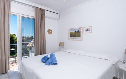 Sol de Estepona: Camera Da Letto, Camera, Mobilia, Letto, Proprietà, Lenzuolo, Telaio Del Letto, Interior Design, Suite, Costruzione