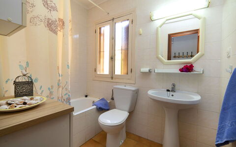 Vega: Bagno, Camera, Proprietà, Interior Design, Lavandino Del Bagno, Costruzione, Idraulico Fixture, Lavello, Bidet, Immobiliare